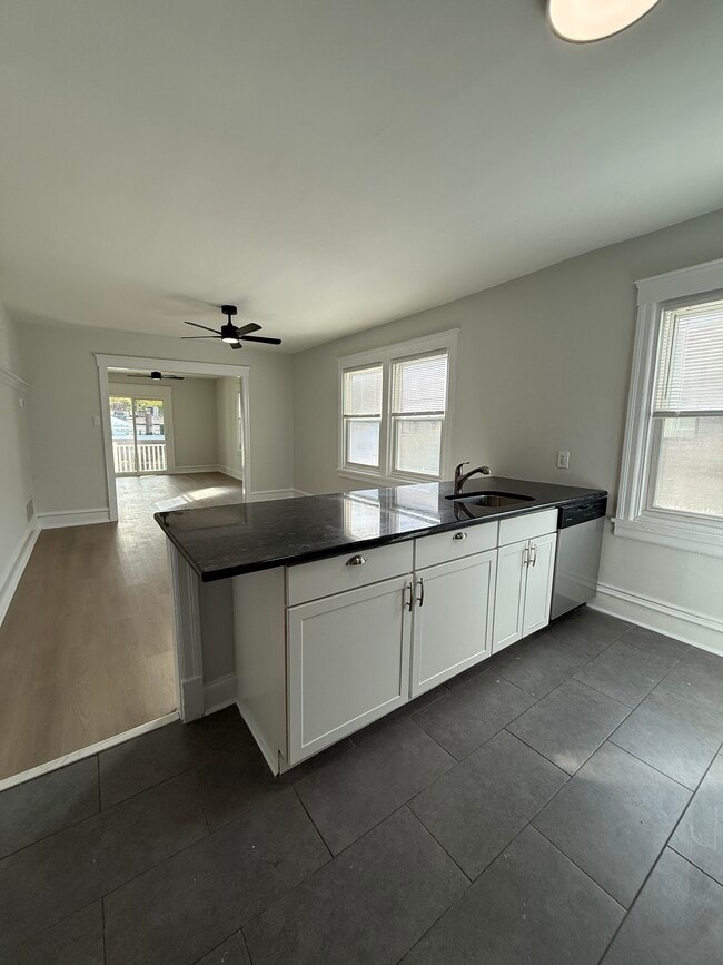 104 Forrest Ave Unit 4