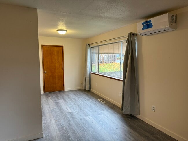 1337 SW Foundry St Unit B