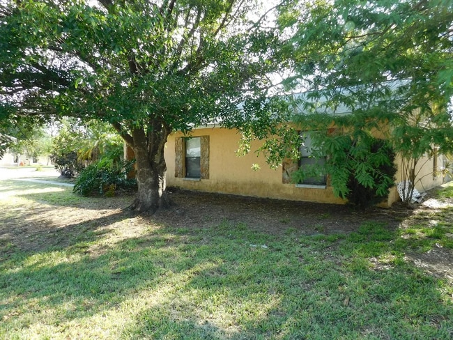 Photo - Fantastic 3/2 Home in Sarasota, with Yard ...