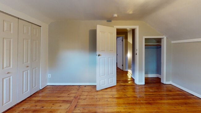 Photo - 18-20 Kelley Ct. Unit 20 Unidad 20