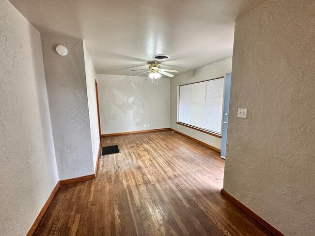 Photo - 1908 Currie Ln