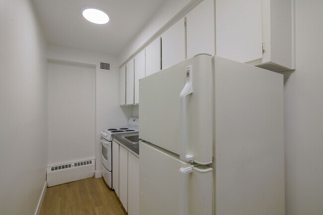 Building Photo - 3460 Rue Durocher Unit 501