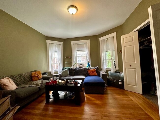 Building Photo - 4 Litchfield St Unit 2 Rental