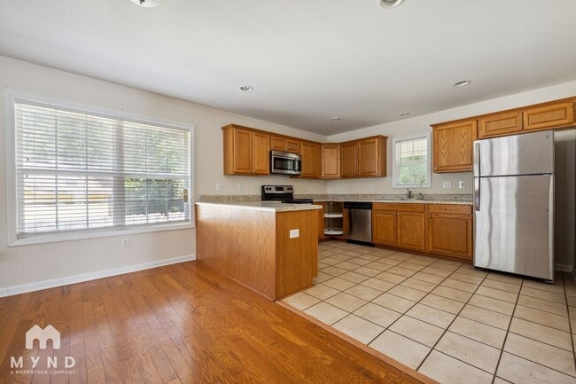 Photo - 902 Appleby St NW