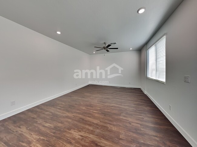 Photo - 17137 Puget Ave