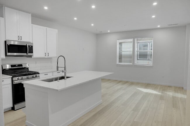 Photo - $2,350- 3 Bed 2.5 Bath Townhome in CO Spri...