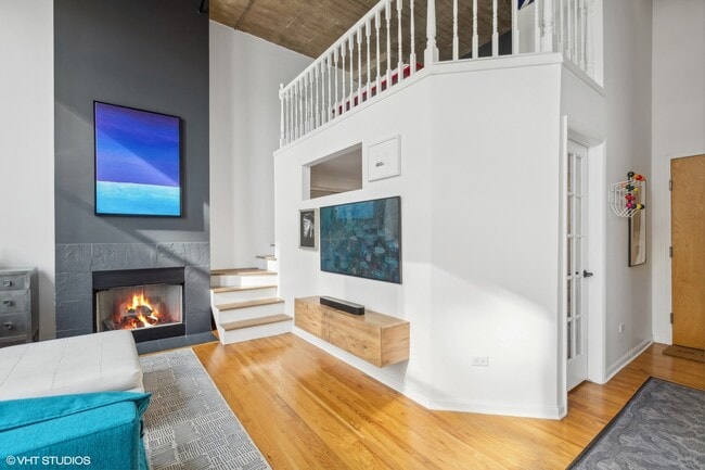 Photo - 758 N Larrabee St