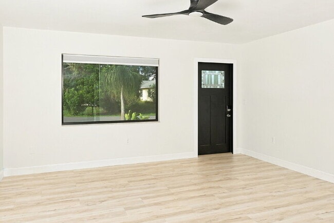 Fully Renovated 3/2 Near Manasota Beach with a Sunroom and a Big Backyard