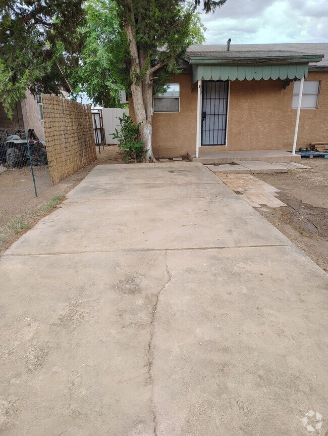 Building Photo - COMING SOON- Newly remodeled - Cute and Co... Rental