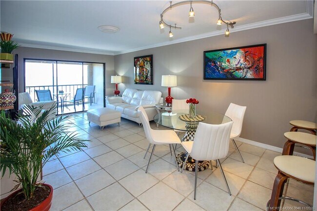 Photo - 4720 NE Sandpebble Trce Unidad 403