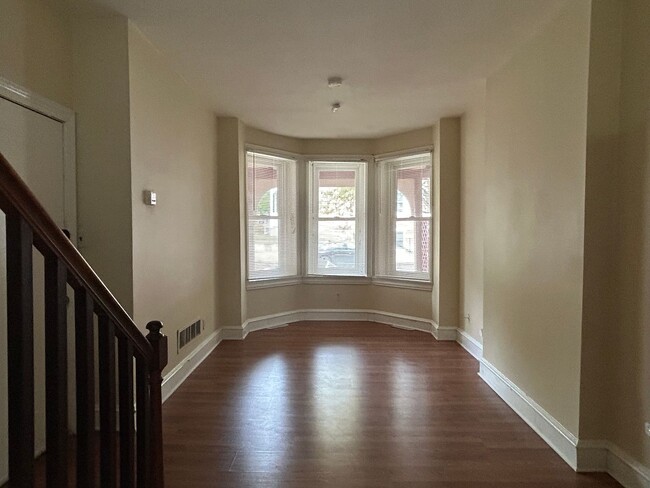 Photo - 802 N Van Buren St Unit 1