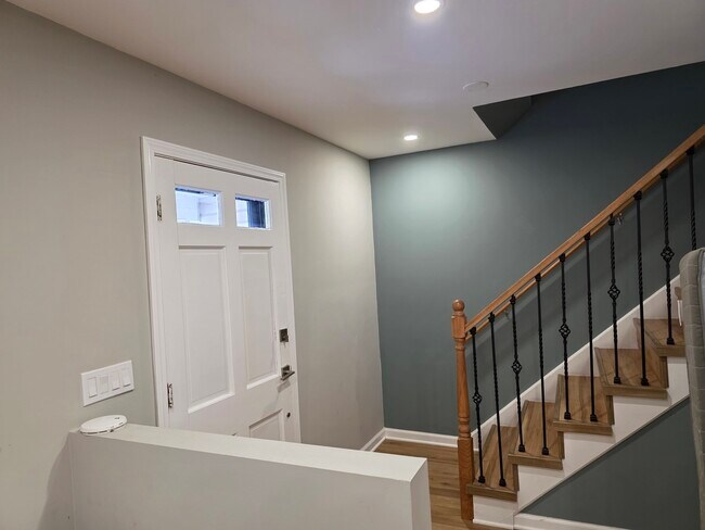 Photo - 713 Old Post Rd