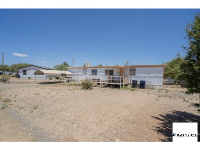 Building Photo - Escape to Comfort in this Stylish 2/1 Maye... Rental