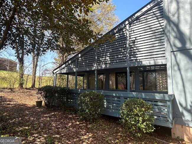 Photo - 180 Woodstone Dr