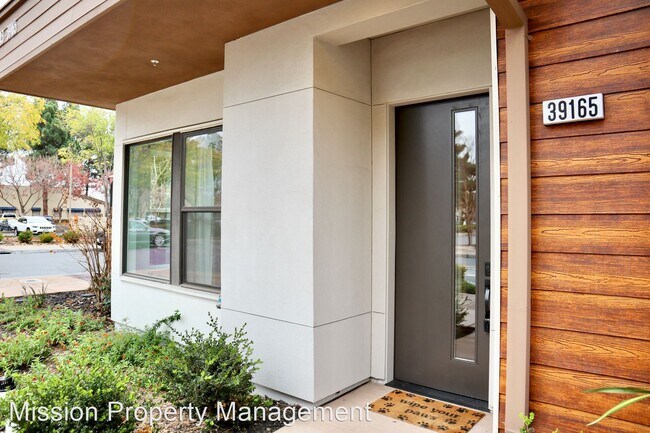 Photo - 4 br, 4.5 bath House - 39165 Declaration St