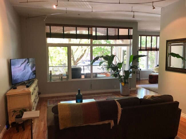 Building Photo - 618 NW 12th Ave Unit 204