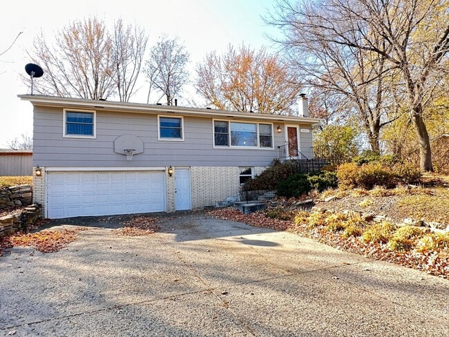 Photo - 9133 Oakwood Rd