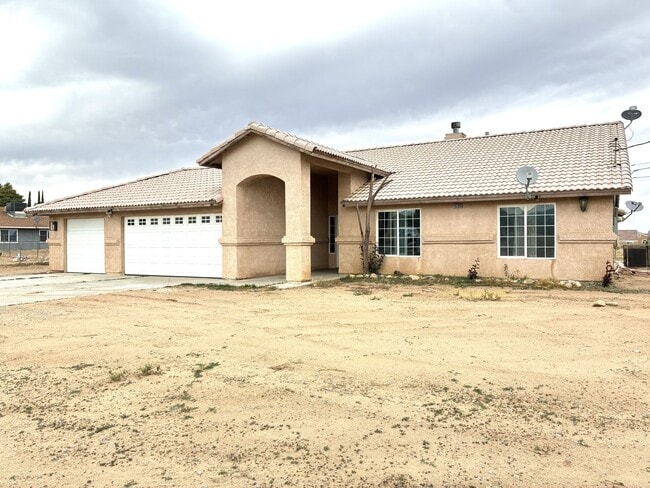 Photo - 4BD/2BA Located in Hesperia