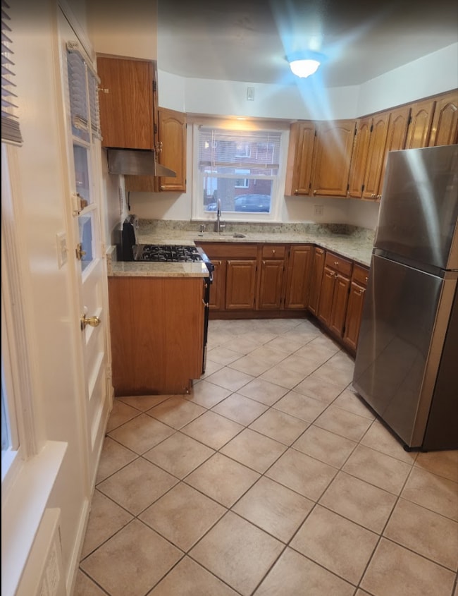 Photo - 365 Burgher Ave