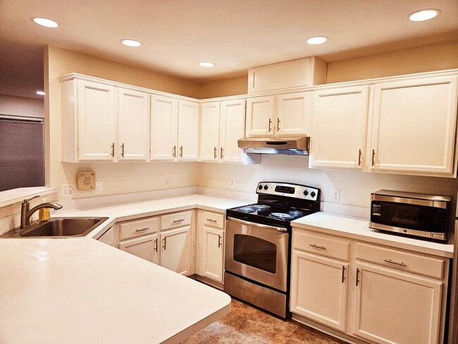 Kitchen - 12024 Country Mill Dr