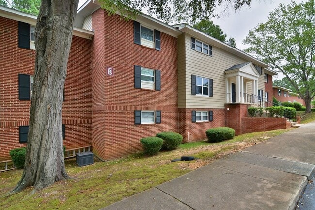 Building Photo - Riverhill Apartments Unit B5