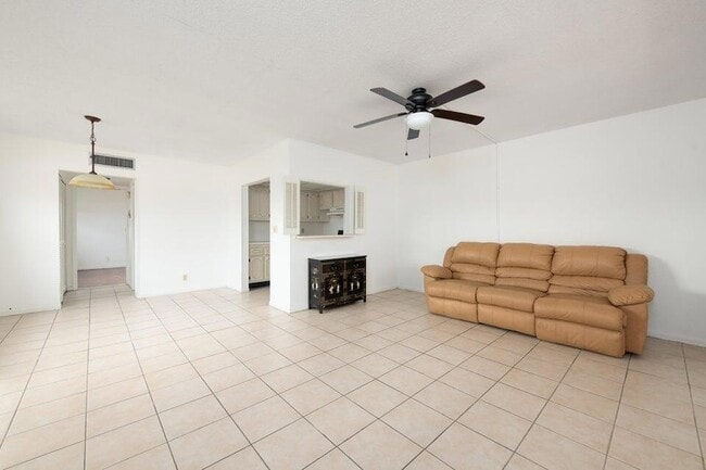 Photo - 260 Norwich K