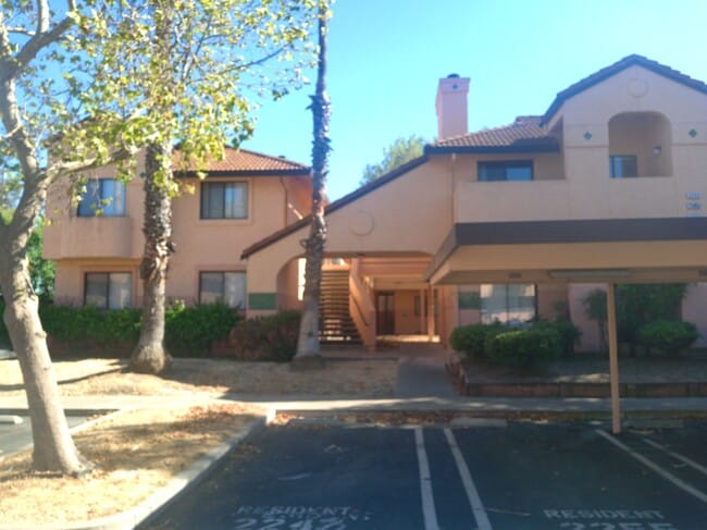 Building Photo - 2261 Renwick Ln Unit HILLCREST MEADOWS CONDOS