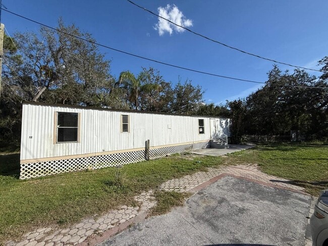 Photo - 12300 Phillips Ln Apartamento