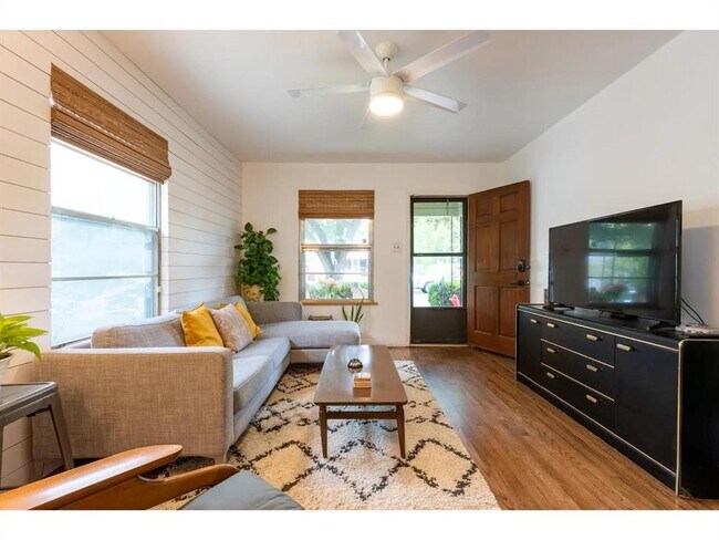 Photo - 3011 E 17th St