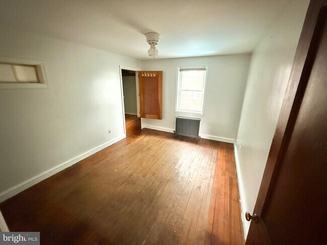 Photo - 107 E Main St