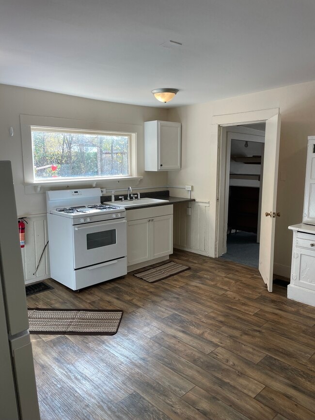 Building Photo - 42 Miner Street Rd Unit #1