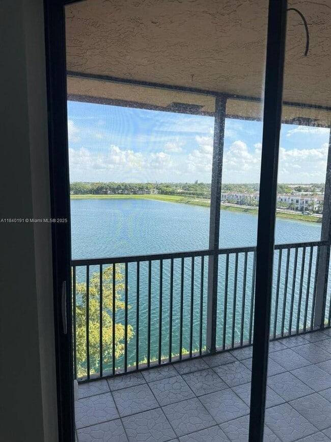 Building Photo - 20850 San Simeon Way Unit 6055-6055 Rental