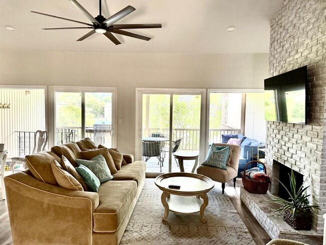 Photo - 539 Venture Blvd S