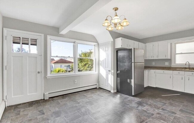 Photo - Bright 1 Bedroom Apartment in Dallastown!
