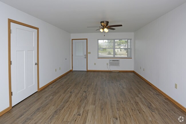 2BR, 1BA - 1,395 SF - Abbey Grove