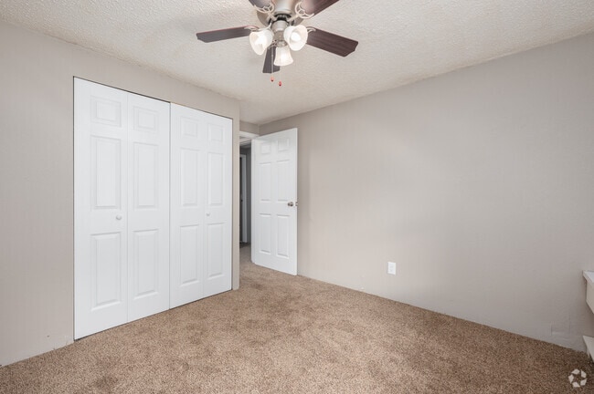 2BR, 1BA - 864SF - Secondary Bedroom