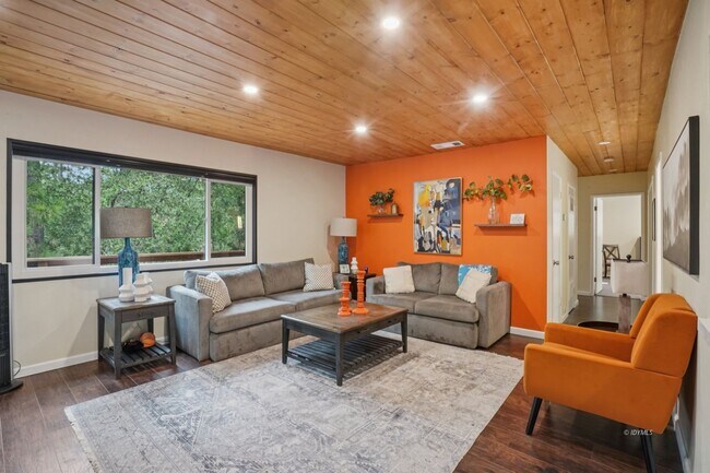 Photo - Easy Living in Pine Cove