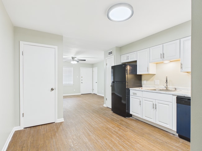 Photo - Oxford Pointe Apartments