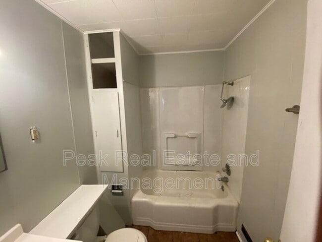 Photo - 816 Kensington Ave SW