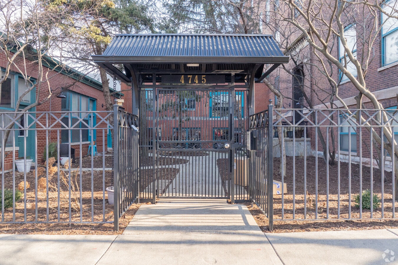 Entrance - Ravenswood Station Lofts