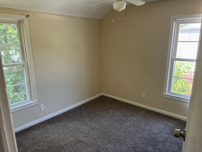 Photo - 2 Bedroom 1 bath Great location Euclid ave...