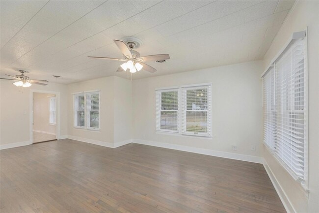Photo - 419 N Doak St