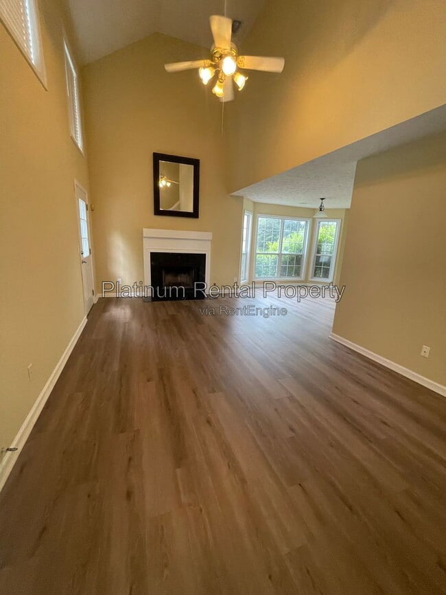 Photo - 810 Camelon Ct