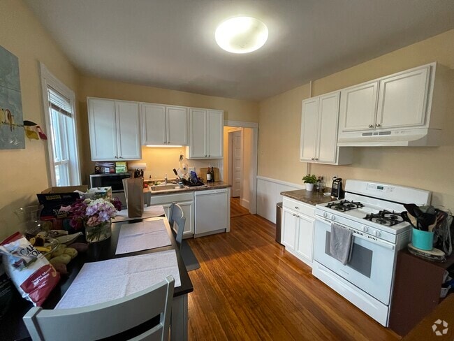 Building Photo - 10 Chandler St Unit 1 Rental