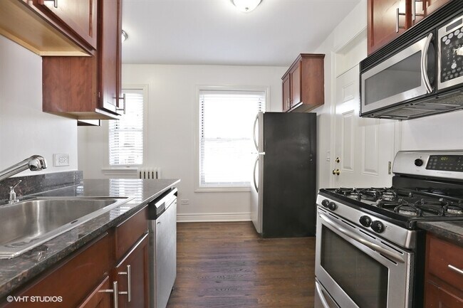 Photo - 2452 W Addison St Unidad 3A