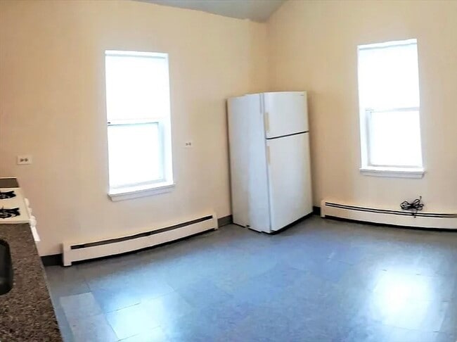 Building Photo - 55 Bernard St Unit 3
