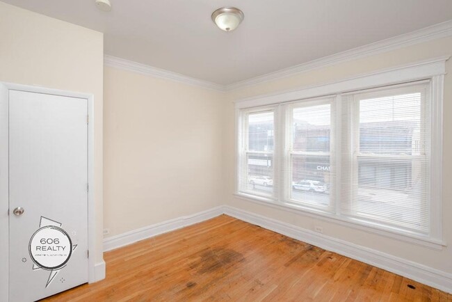 Photo - Marquette Park 2 Bed w/Hardwood Floors & Central heat Unidad 2408-2A