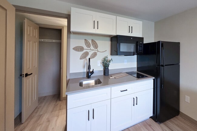 Sloan — Model Studio Apartment