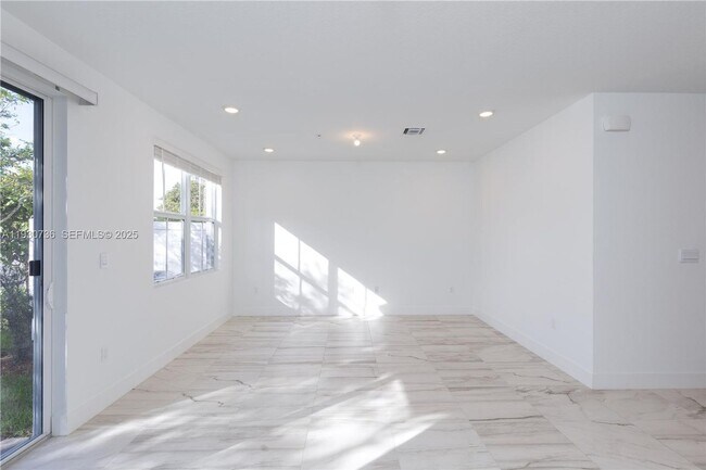 Photo - 17172 SW 2nd St