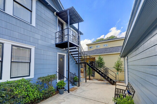 2nd Floor unit - 603 Euclid St Unit half